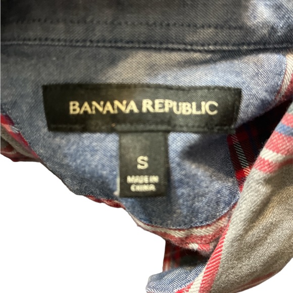 Banana Republic Red and Grey Plaid Men’s Button Down Long Sleeve Shirt - Picture 3 of 5